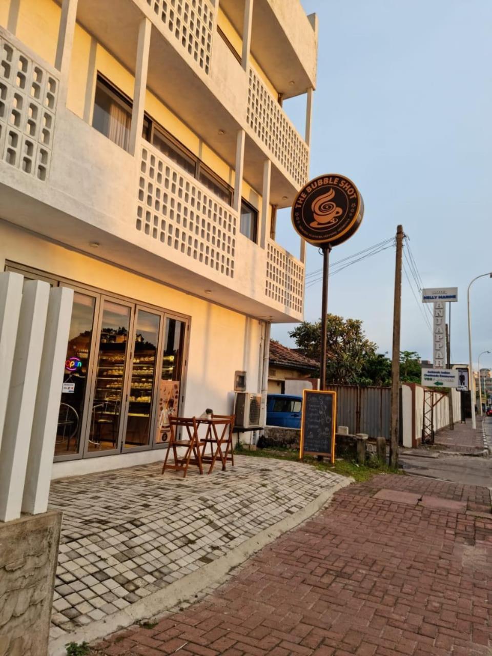 Four Petals Inn Kolombo Bagian luar foto