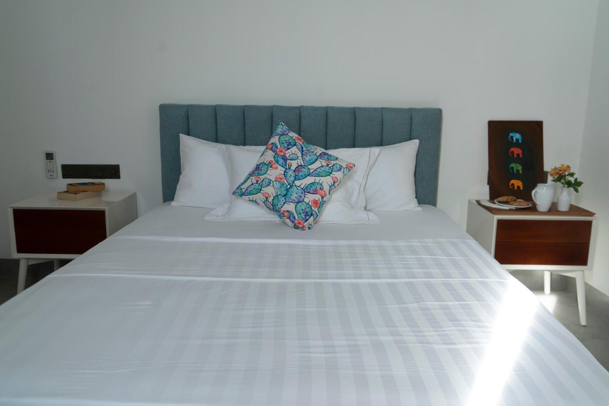 Four Petals Inn Kolombo Bagian luar foto